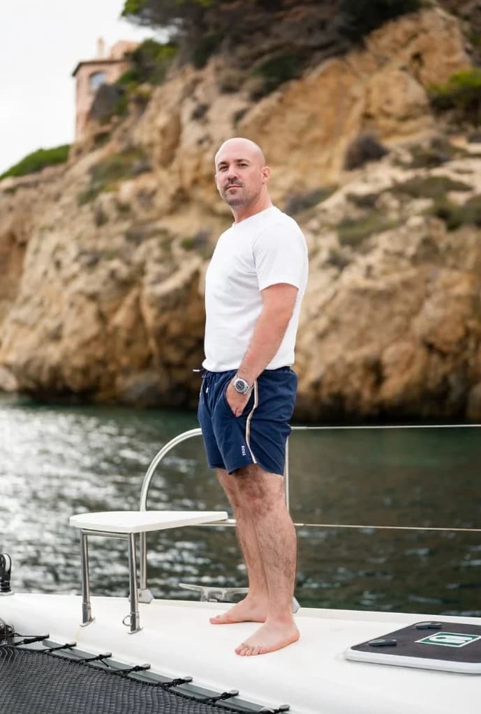 Martin Kleinheinz — Fotograf, Trainer und Reiseliebhaber, Portrait am Wasser