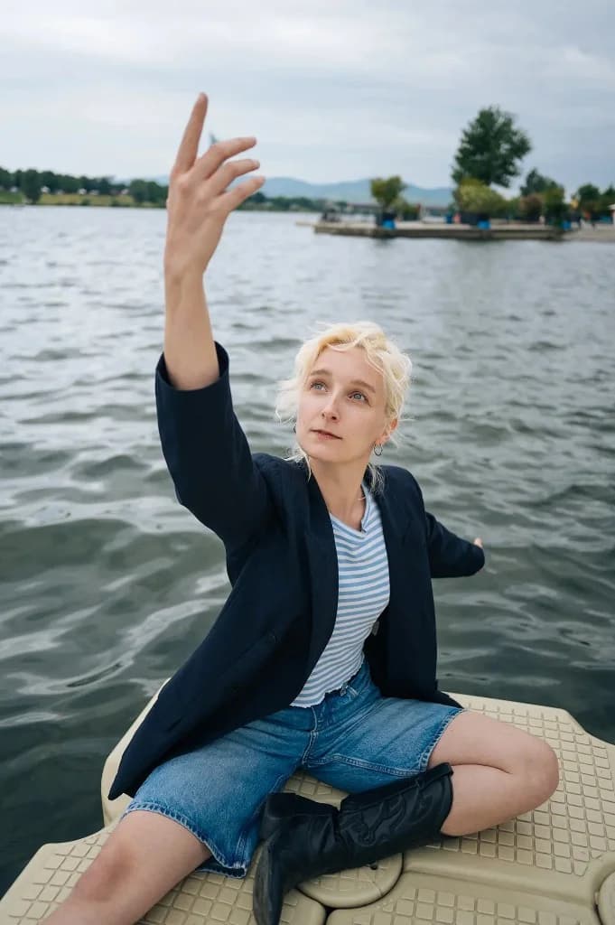 Editorial-Portrait am Wasser – Outdoor-Shooting Hannover